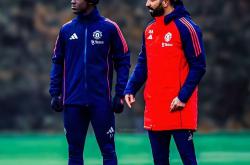 开云体育官网-曼联球员集体努力训练，备战难缠对手