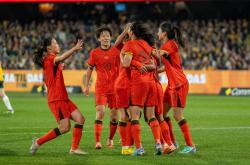 开云体育app-女足比赛成为焦点，观众目不转睛看着的简单介绍