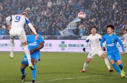 开云体育中国-足球赛事精彩非凡，球员全力以赴奋勇争胜