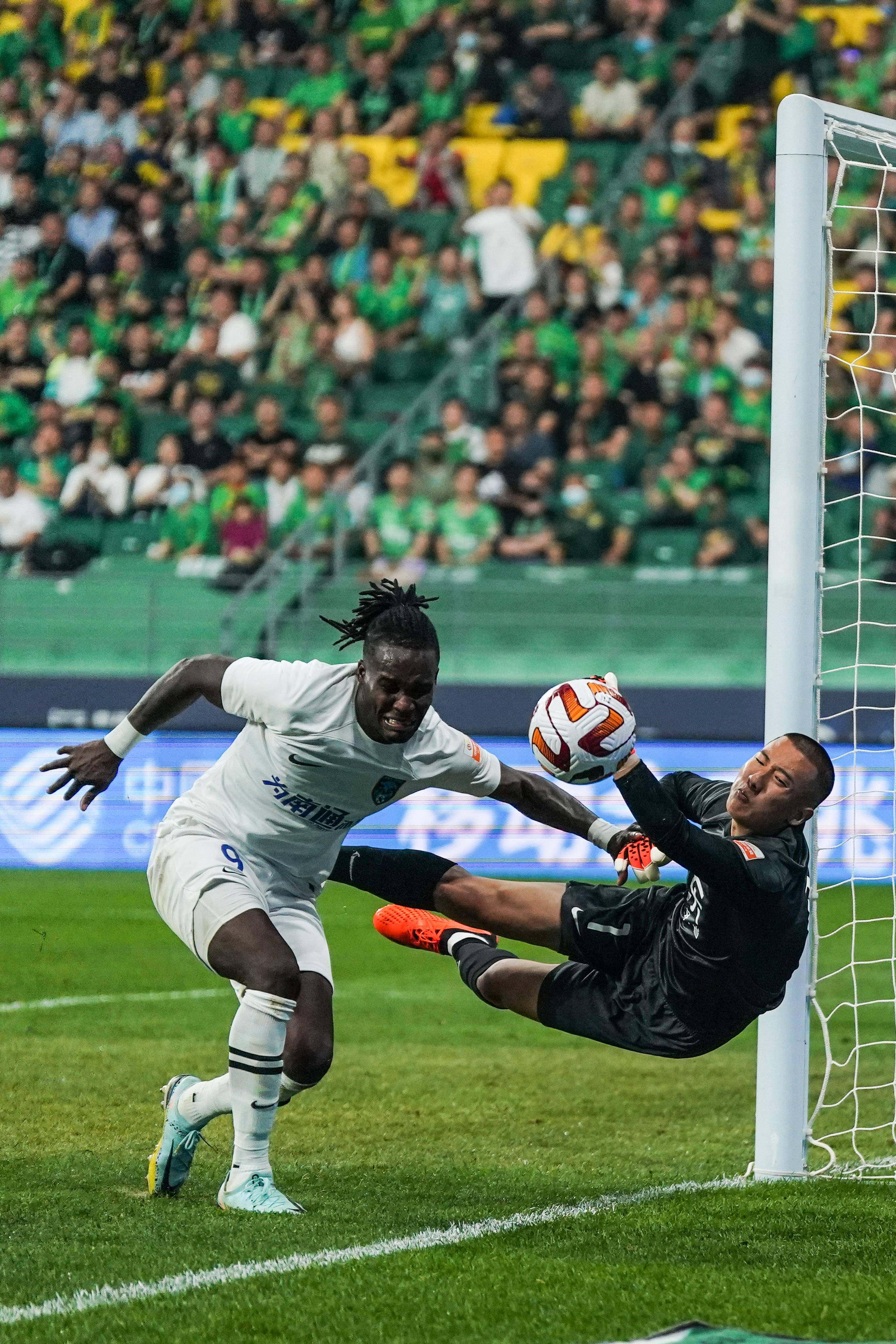 关于守门员出色扑救,球队凭借一线优势晋级的信息 关于守门员出色扑救,球队凭借一线优势晋级的信息