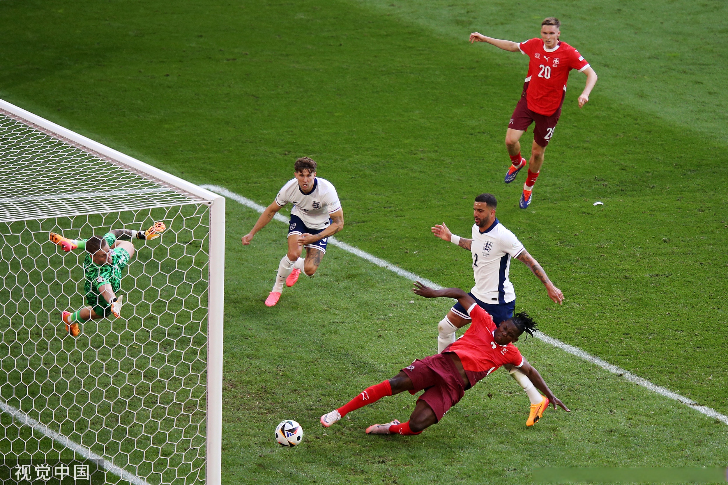 关于英格兰大胜摩纳哥，携手晋级欧罗巴联赛半决赛的信息