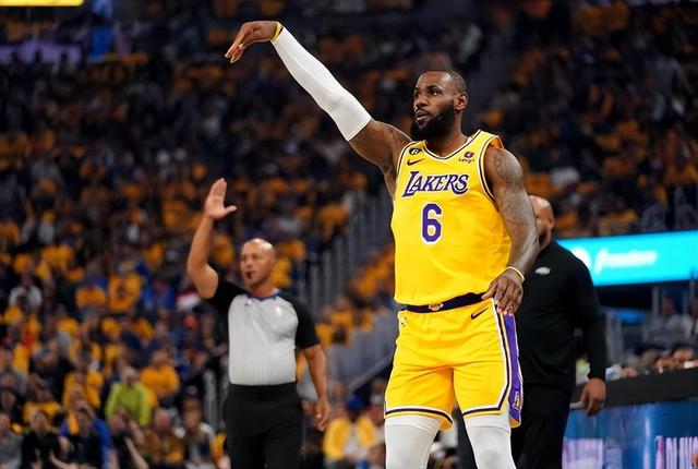 湖人大胜老鹰，詹姆斯数据全面