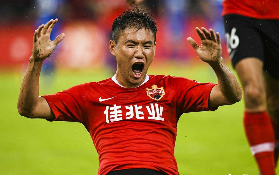 包含重庆斯威不敌广州富力，遭遇两连败的词条