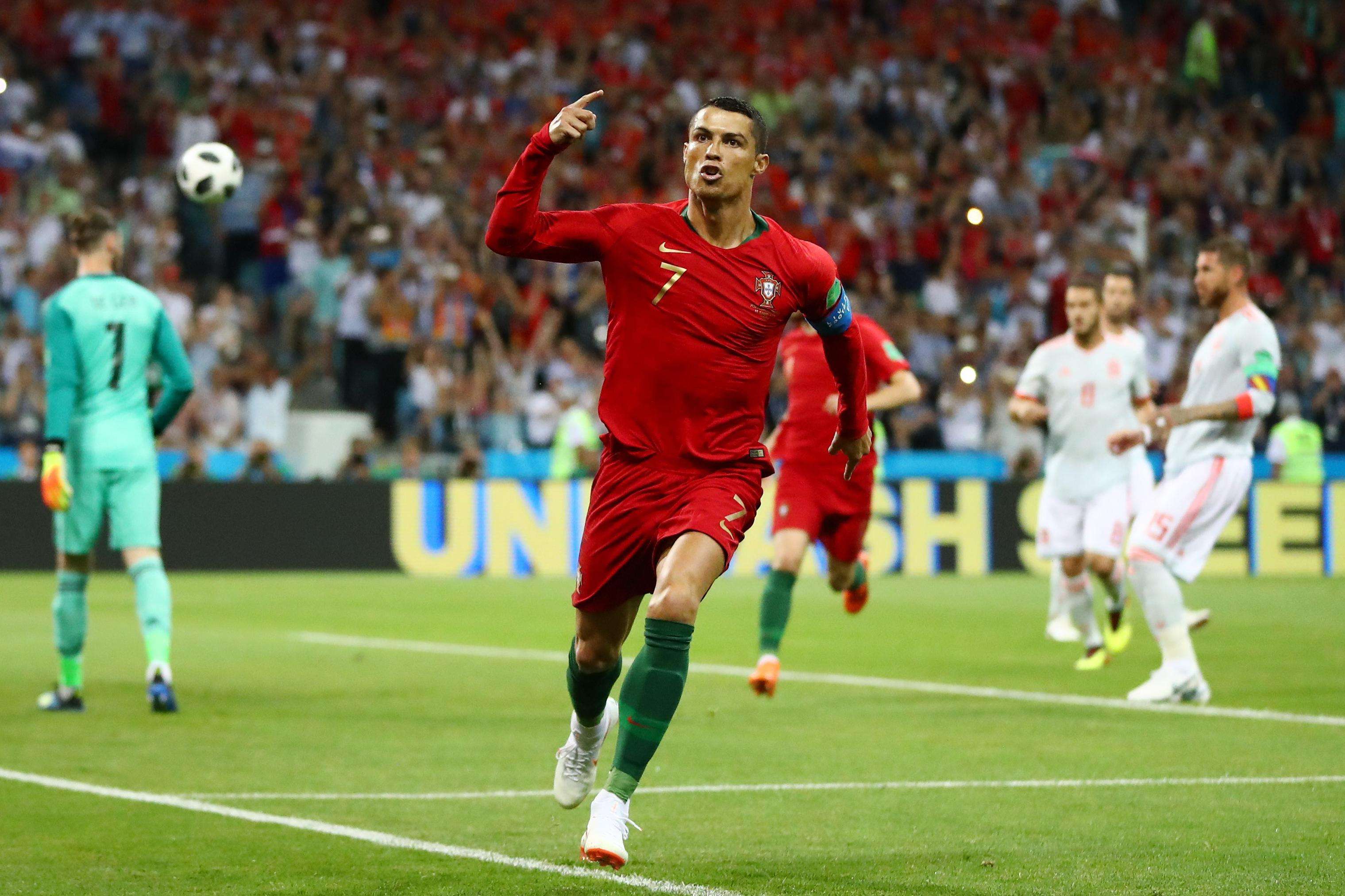 关于葡萄牙队完胜日本队，奥恰洛夫刷新纪录的信息