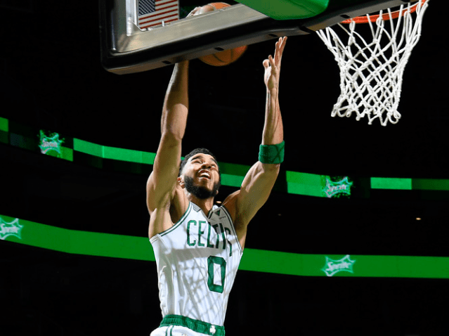 步行者绝杀鹈鹕，杰伦·布朗高光表现的简单介绍