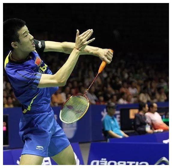 泰国羽毛球队完胜日本羽毛球队，谌龙高光表现