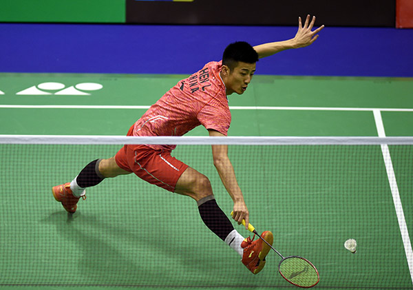 泰国羽毛球队完胜日本羽毛球队，谌龙高光表现