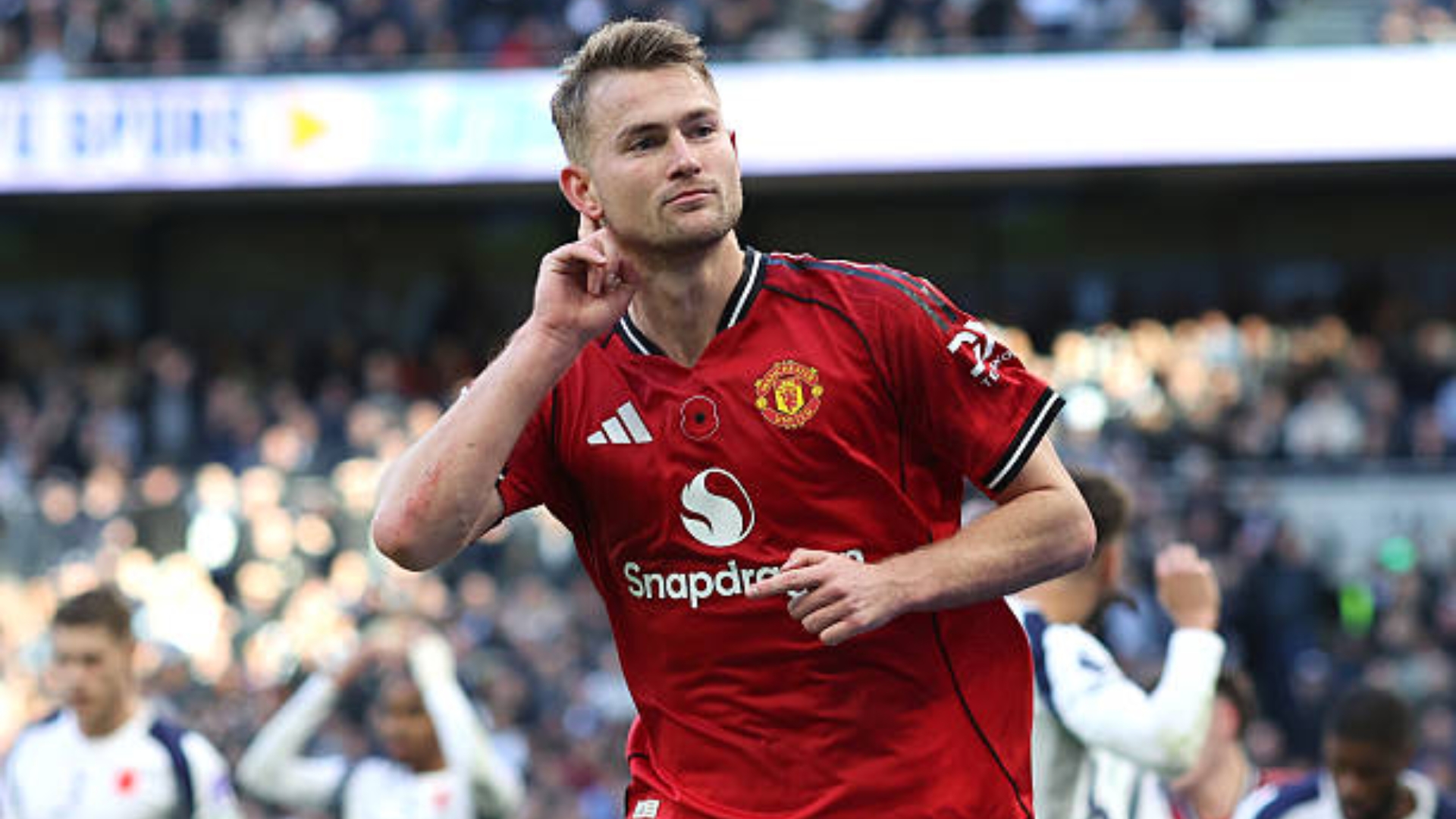 关于瓦伦西亚血洗曼联，德利赫特统治全场的信息