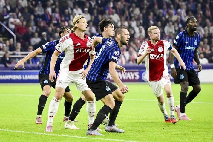 包含阿贾克斯主场击败切尔西，欧冠初胜让鼓舞的词条