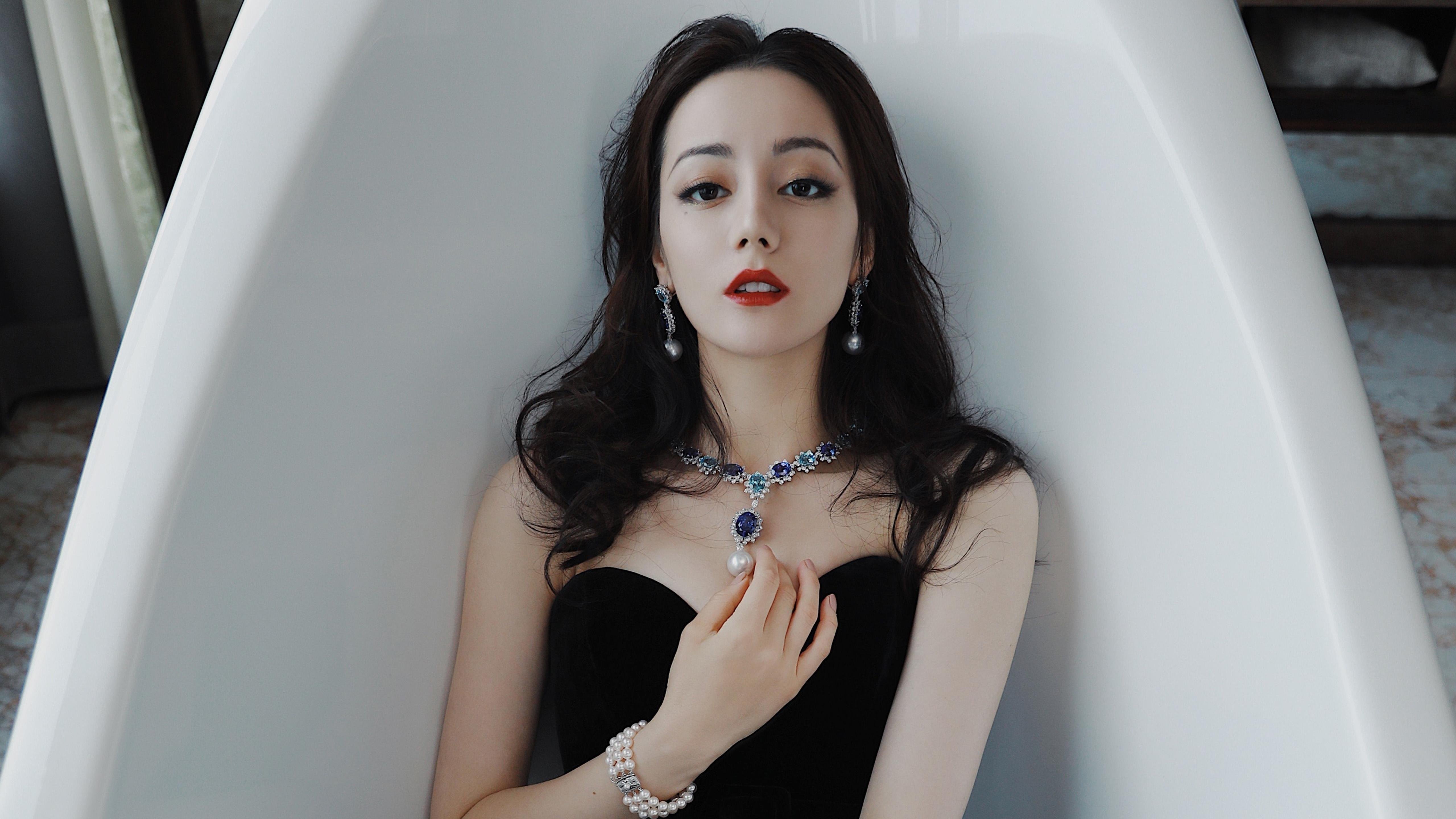 赛道与球场，F1新赛季揭幕战与上海队血拼尼克斯的双重狂飙