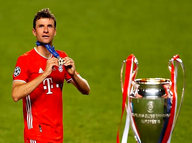 欧冠比赛中一位老将展现经验