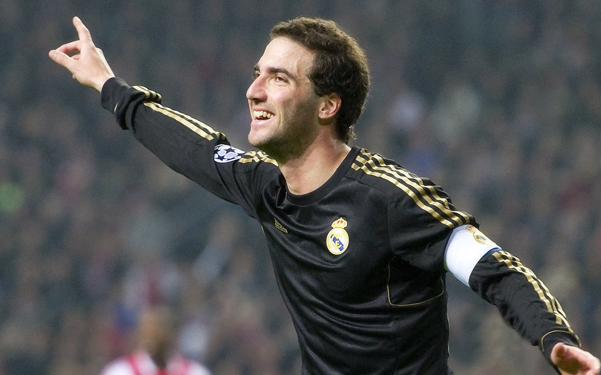 当雄鹿鏖战火箭,莫兰特却在东决关键战接管比赛,一场跨越时空的篮球叙事