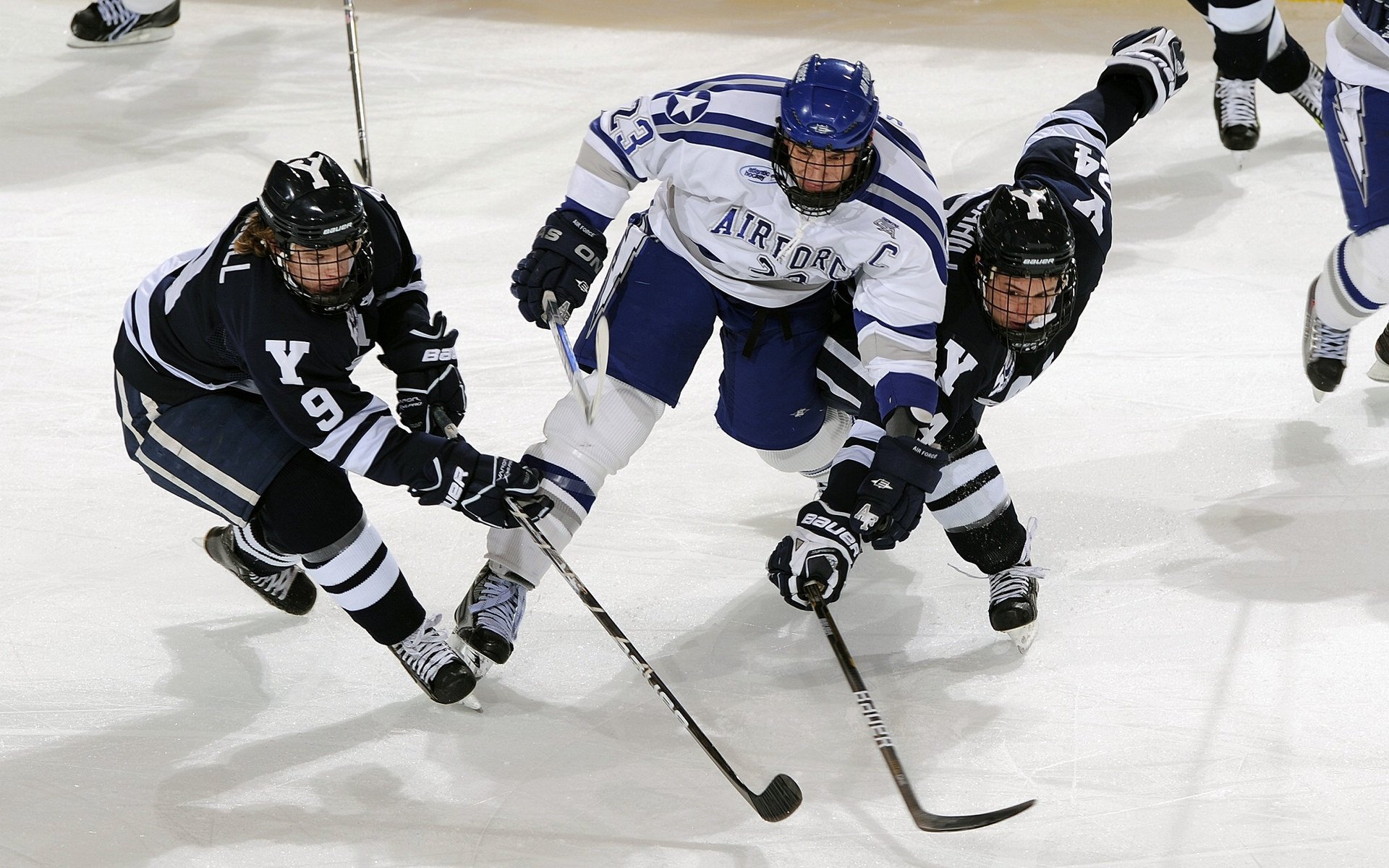拜仁轻取奥地利背后，本泽马如何以隐形统治定义现代前锋新维度